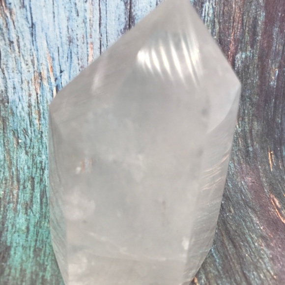 235 grams Beautiful quartz crystal point - Picture 5 of 9